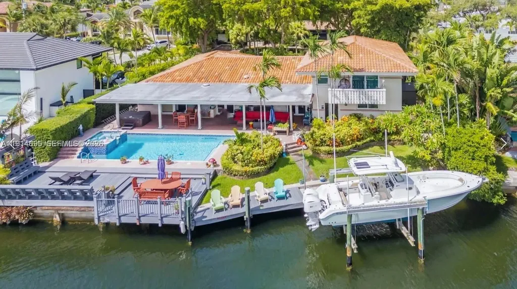 2015 NE 120th Road North Miami FL 33181
