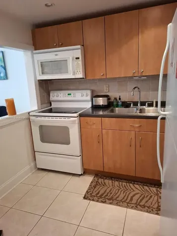 9081 Sunrise Lakes Sunrise FL 33322