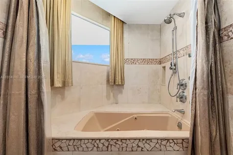 5025 Collins Avenue Miami Beach FL 33140