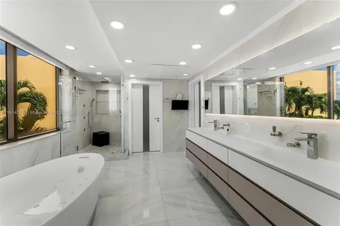 16275 Collins Avenue Sunny Isles Beach FL 33160