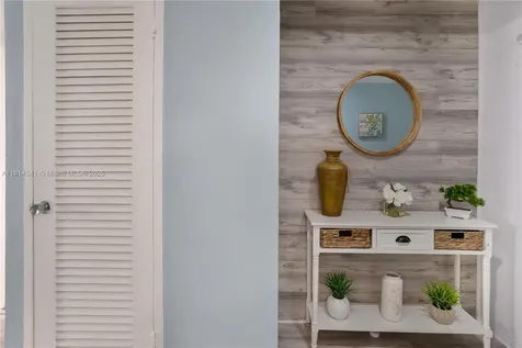100 Lincoln Road Miami Beach FL 33139