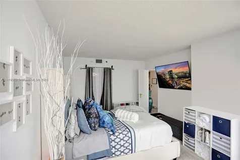7601 E Treasure Drive North Bay Village FL 33141