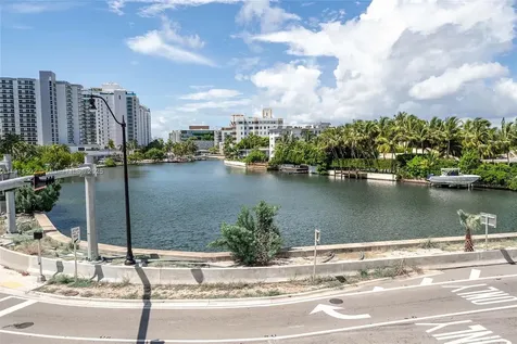 2600 Collins Avenue Miami Beach FL 33140