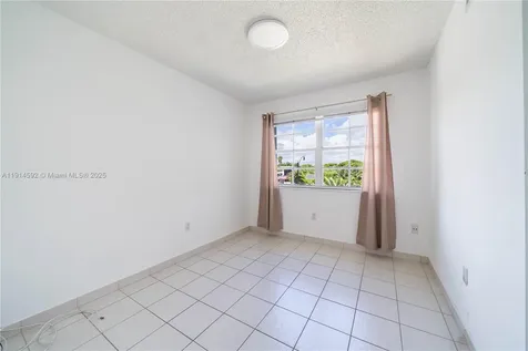 2600 Collins Avenue Miami Beach FL 33140