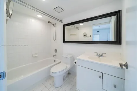 2600 Collins Avenue Miami Beach FL 33140
