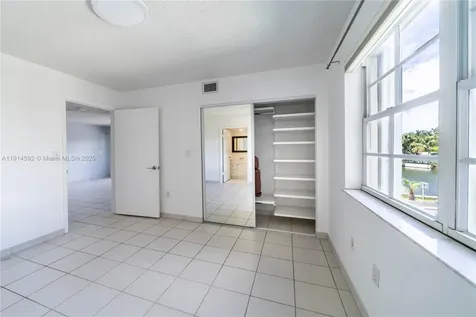 2600 Collins Avenue Miami Beach FL 33140