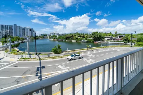 2600 Collins Avenue Miami Beach FL 33140