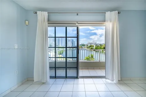 2600 Collins Avenue Miami Beach FL 33140