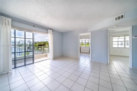 2600 Collins Avenue Miami Beach FL 33140