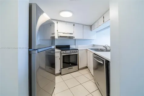 2600 Collins Avenue Miami Beach FL 33140