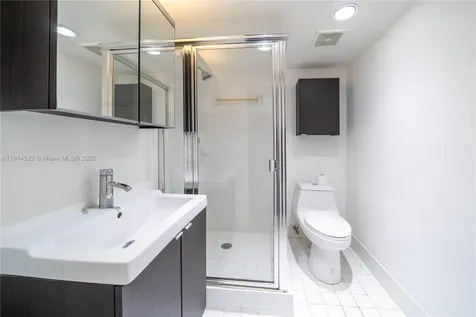 2600 Collins Avenue Miami Beach FL 33140
