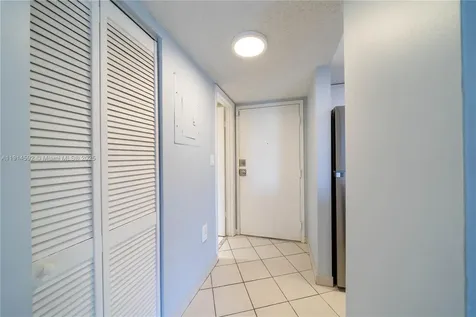 2600 Collins Avenue Miami Beach FL 33140