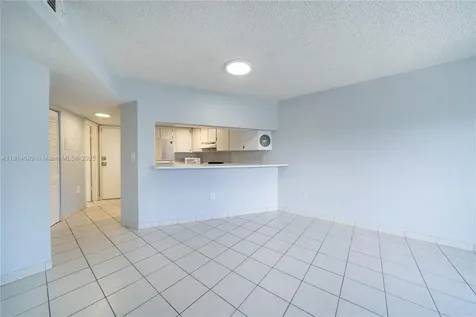 2600 Collins Avenue Miami Beach FL 33140
