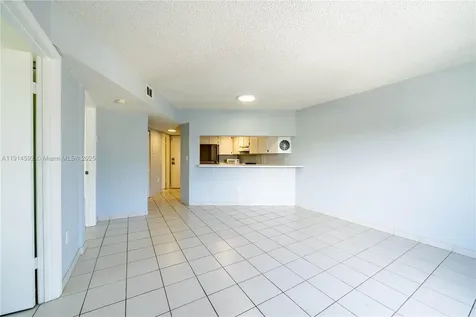 2600 Collins Avenue Miami Beach FL 33140