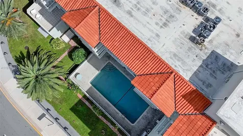 2600 Collins Avenue Miami Beach FL 33140