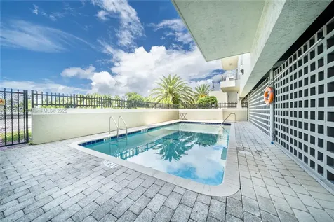 2600 Collins Avenue Miami Beach FL 33140