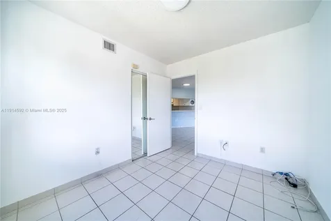 2600 Collins Avenue Miami Beach FL 33140