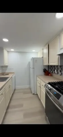 17901 NW 68 Avenue Hialeah FL 33015