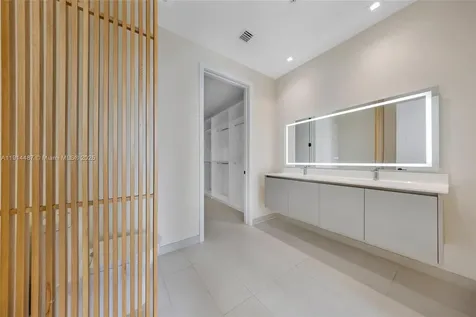 1030 15th Street Miami Beach FL 33139