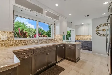 8001 SW 66th Terrace Miami FL 33143
