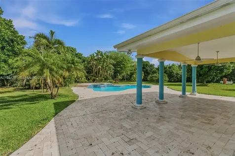 8001 SW 66th Terrace Miami FL 33143
