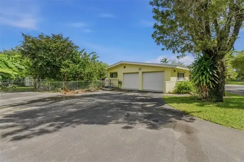 8001 SW 66th Terrace Miami FL 33143