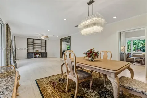 8001 SW 66th Terrace Miami FL 33143