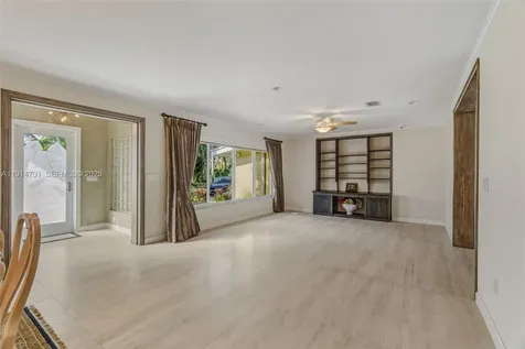 8001 SW 66th Terrace Miami FL 33143