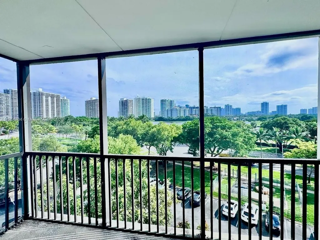 3475 N Country Club Drive Aventura FL 33180