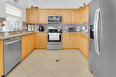 20270 NW 4th Street Pembroke Pines FL 33029