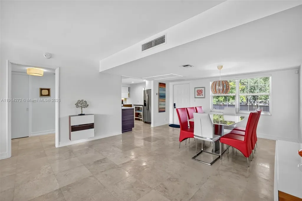 3611 Oaks Clubhouse Drive Pompano Beach FL 33069