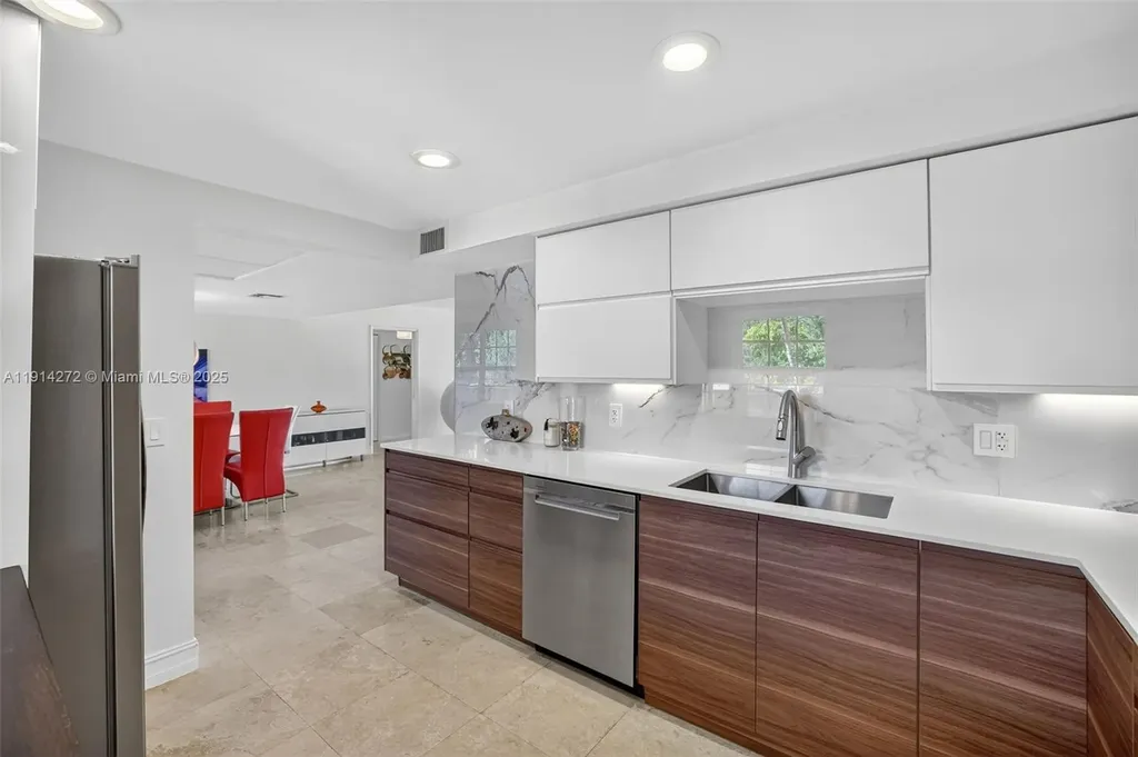 3611 Oaks Clubhouse Drive Pompano Beach FL 33069