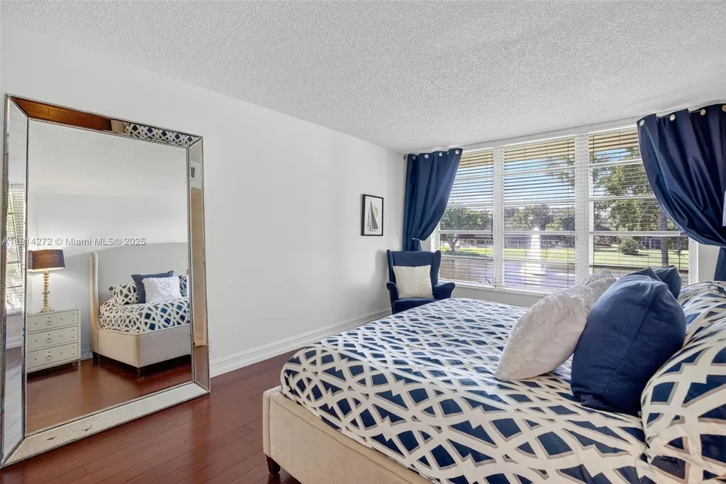 3611 Oaks Clubhouse Drive Pompano Beach FL 33069