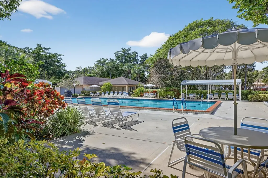 3611 Oaks Clubhouse Drive Pompano Beach FL 33069
