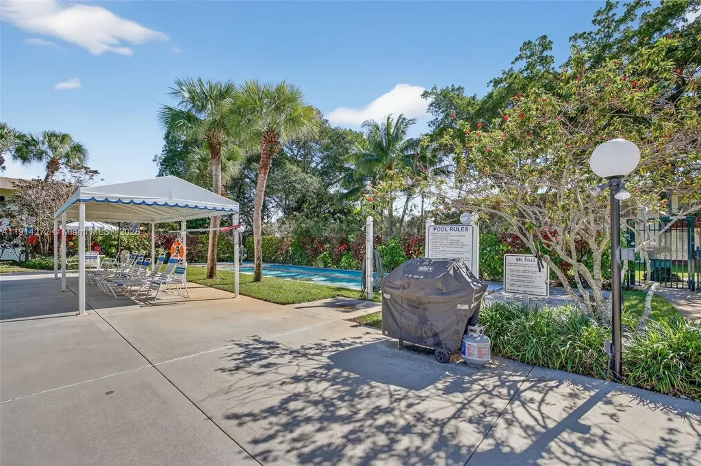 3611 Oaks Clubhouse Drive Pompano Beach FL 33069