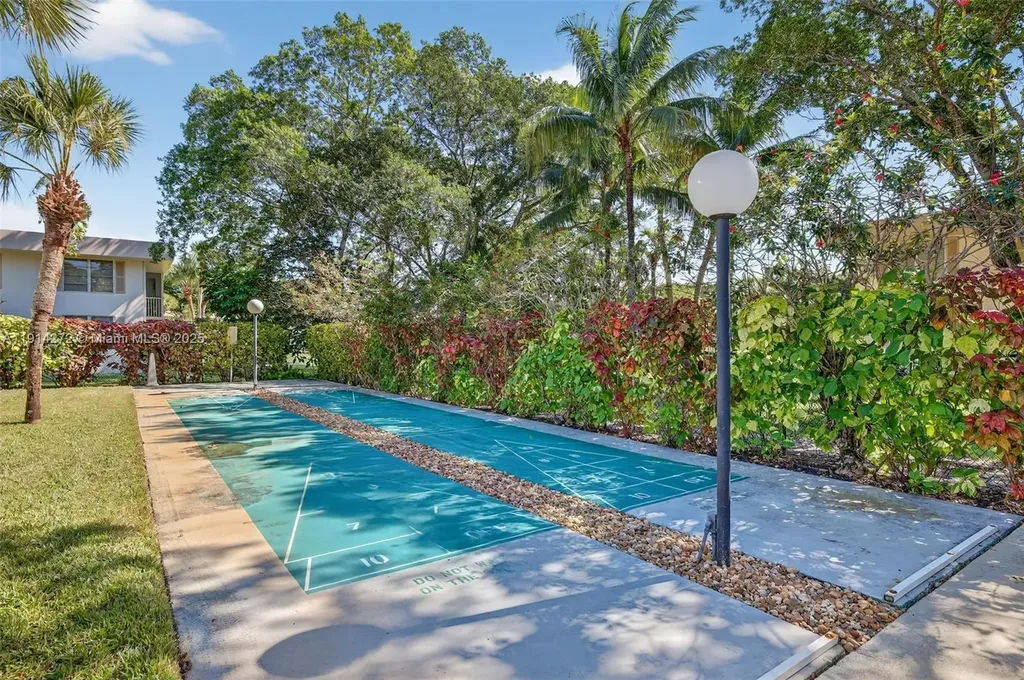 3611 Oaks Clubhouse Drive Pompano Beach FL 33069