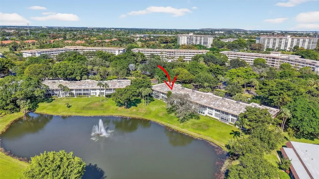 3611 Oaks Clubhouse Drive Pompano Beach FL 33069