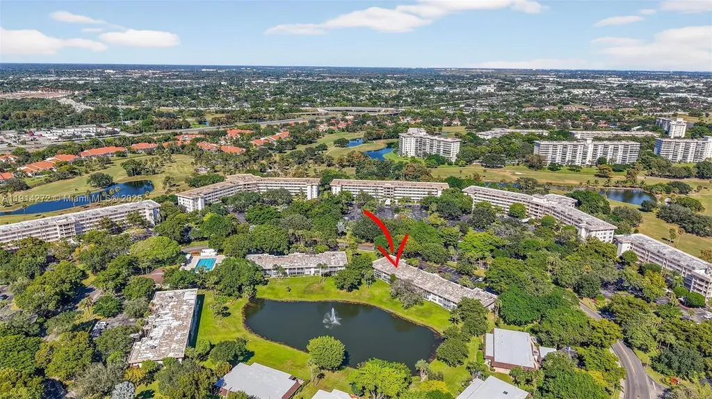 3611 Oaks Clubhouse Drive Pompano Beach FL 33069