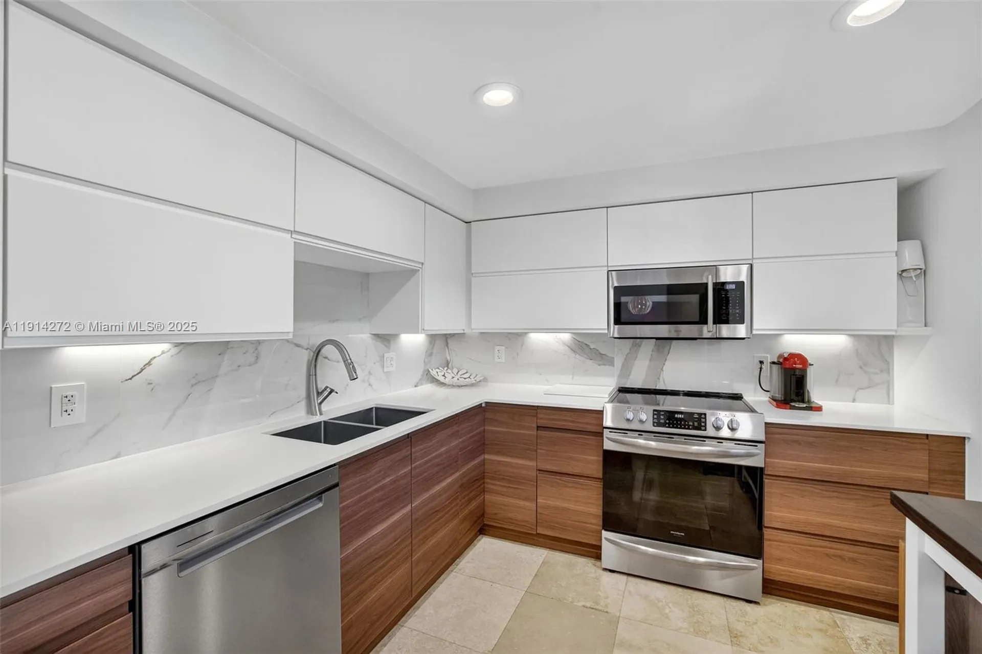 3611 Oaks Clubhouse Drive Pompano Beach FL 33069