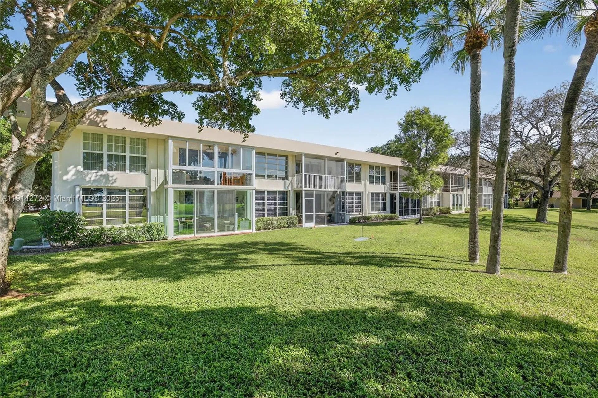 3611 Oaks Clubhouse Drive Pompano Beach FL 33069