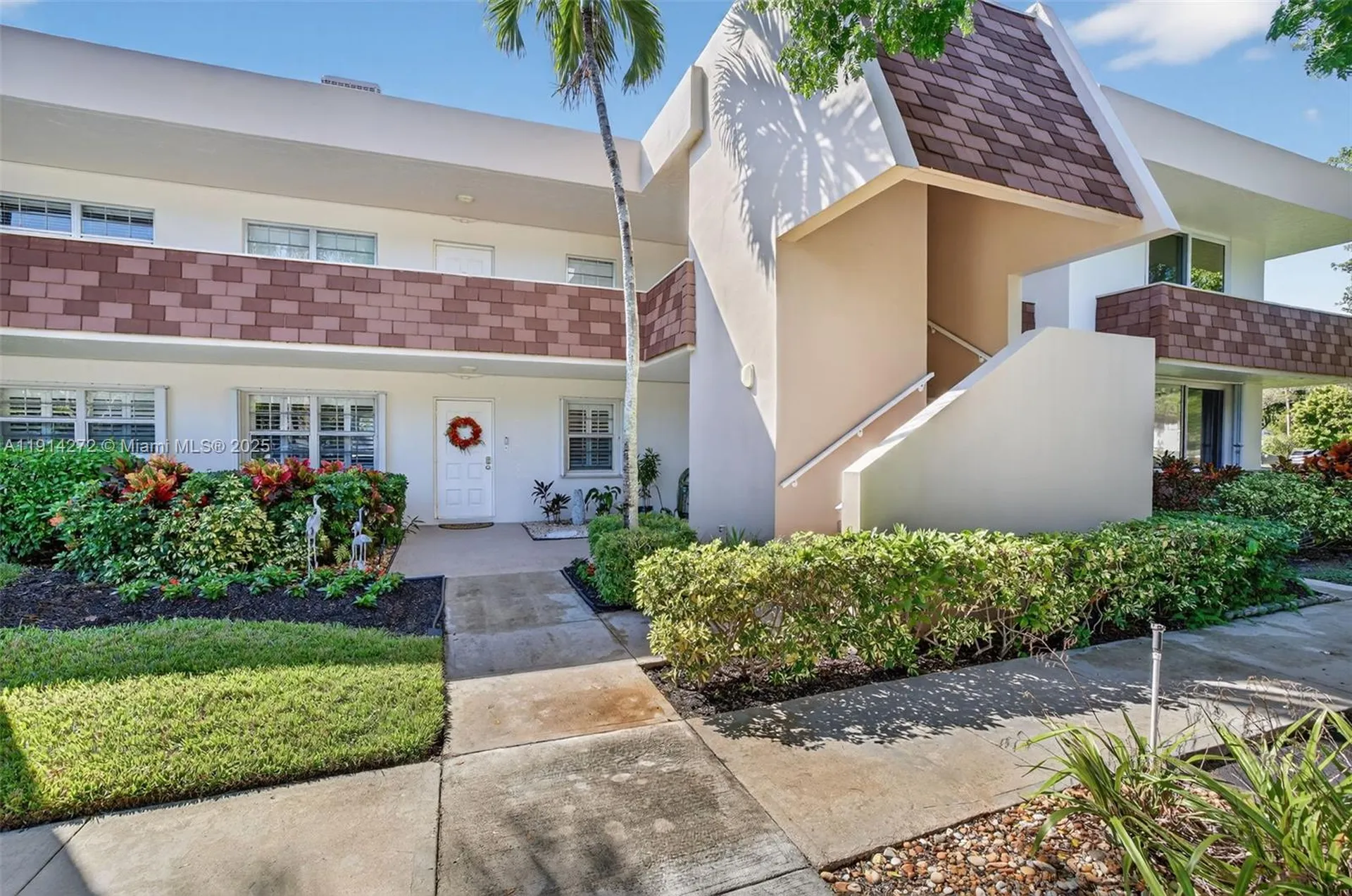 3611 Oaks Clubhouse Drive Pompano Beach FL 33069