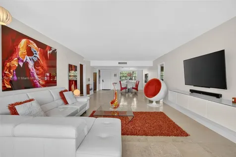 3611 Oaks Clubhouse Drive Pompano Beach FL 33069