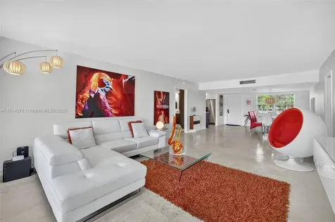 3611 Oaks Clubhouse Drive Pompano Beach FL 33069