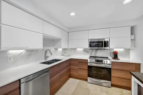 3611 Oaks Clubhouse Drive Pompano Beach FL 33069