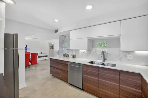 3611 Oaks Clubhouse Drive Pompano Beach FL 33069