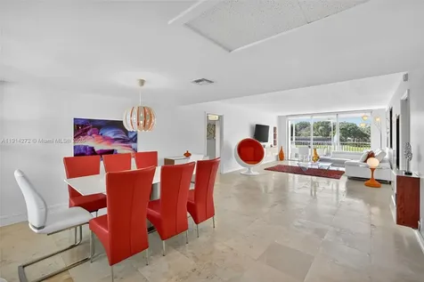 3611 Oaks Clubhouse Drive Pompano Beach FL 33069