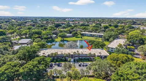 3611 Oaks Clubhouse Drive Pompano Beach FL 33069
