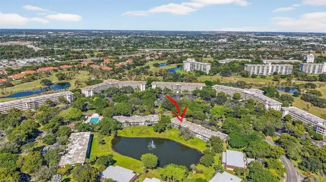 3611 Oaks Clubhouse Drive Pompano Beach FL 33069