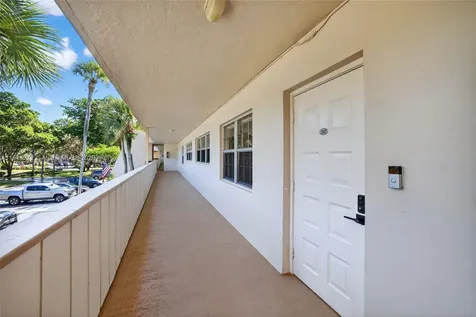 3611 Oaks Clubhouse Drive Pompano Beach FL 33069