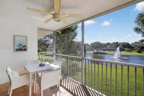 3611 Oaks Clubhouse Drive Pompano Beach FL 33069